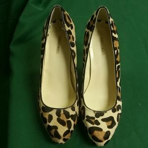 Beautiful leopard pump heels.